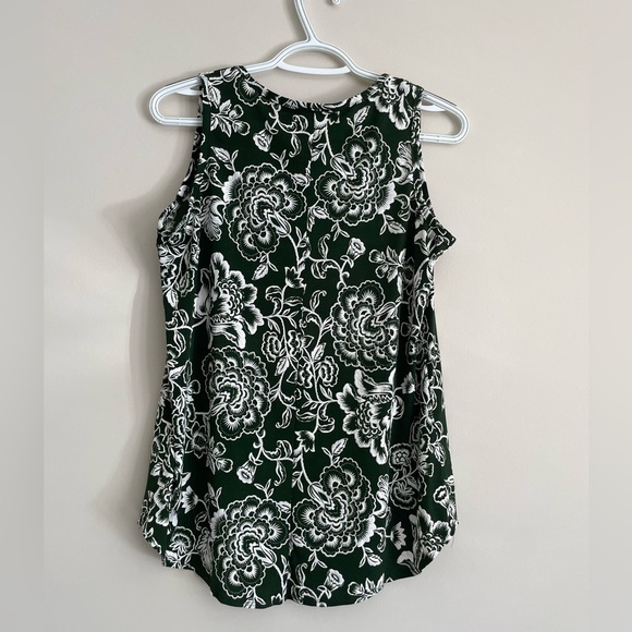 Lexington Avenue Women’s Forest Green Floral Sleeveless Top - Picture 2 of 4